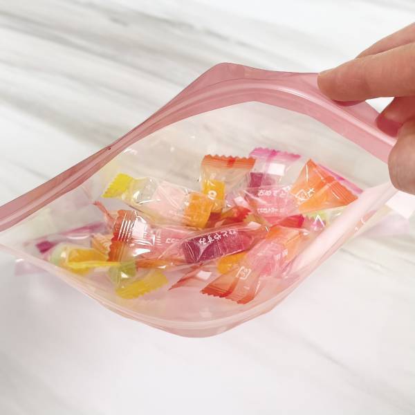 「お菓子やアクセの収納にも！」ダイソーの“新作バッグ”はデザインもかわいい♡