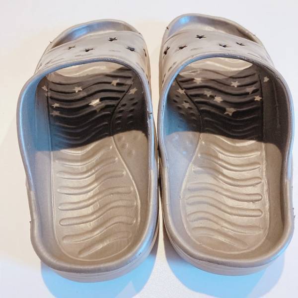 「軽くて履きやすい♡」セリアの“優秀サンダル”がクオリティ高い！