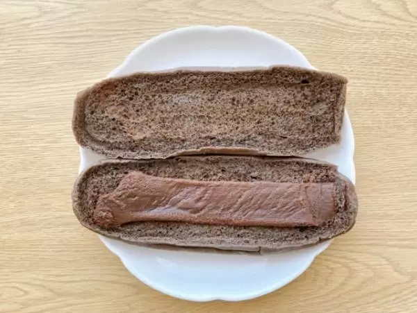 こっくり固めのチョコクリームがおいしいです。