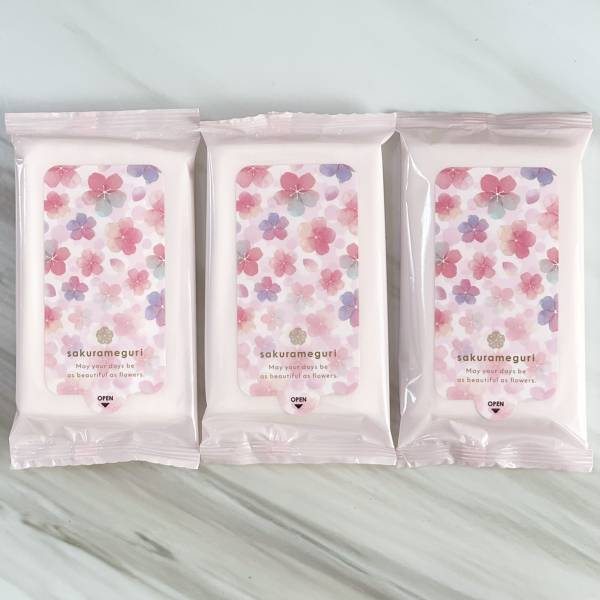 「バックに入れておけば安心！」キャンドゥの“サクラ柄ウェットティッシュ”で春の訪れを感じて♪