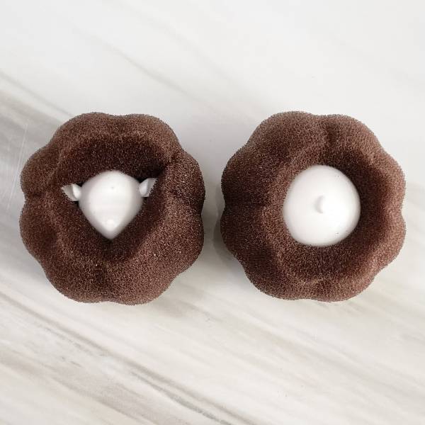 「洗濯物と一緒に入れるだけ♡」キャンドゥの“優秀アイテム”で毛やホコリが絡め取れちゃう！