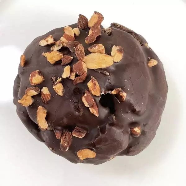 ブラウニーシュー生クリーム入り