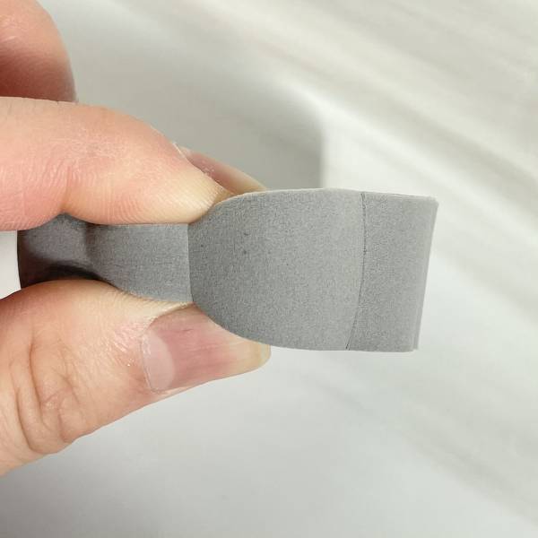 「水周りのきれいを保つ優れもの！」キャンドゥの“雲形スポンジ”は驚きの吸収力！