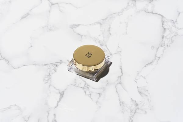 ホワイトデーのギフトにも喜ばれそう♡テラスハウス出演で話題の“にいにい”こと新野俊幸がプロデュースする『リップバーム』が登場！