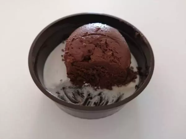 《ローソン》ムース・オ・ショコラ断面