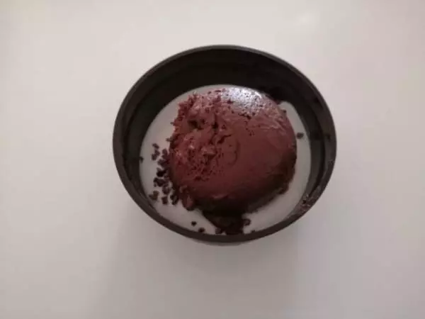 《ローソン》ムース・オ・ショコラふたを開けたところ