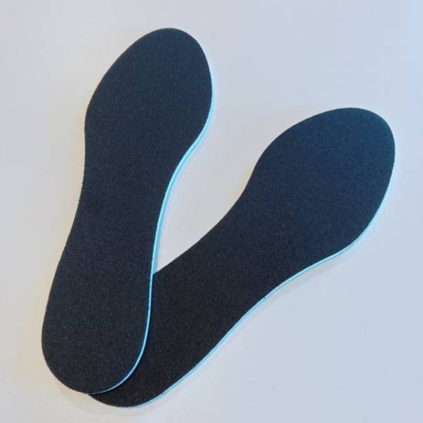 「靴がフィットしない人必見！？」セリアの“優秀インソール”で足の痛みを解決！