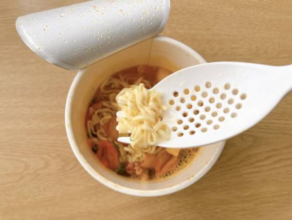 「110円なのに優秀！」「カップ麺のお供に♡」ダイソーの”スクーン”って知ってる？