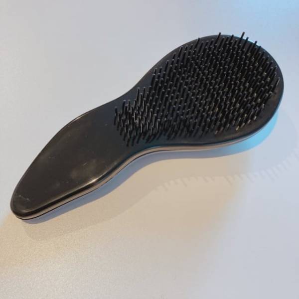 「100均のクオリティとは驚き…」ダイソーの“ヘアブラシ”が優秀なんです！