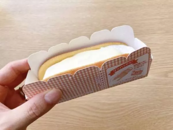 ふわふわケーキのミルクアイスは買ってみる価値ありです。