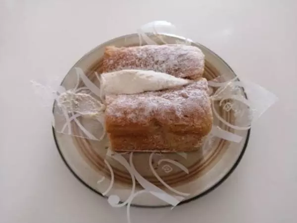 《ローソン》生クリーム入りシフォンケーキキャラメル