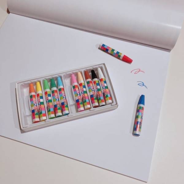 「おうち時間にぴったりかも！？」セリアの“オイルパステル”は大人も子どもも楽しめる！