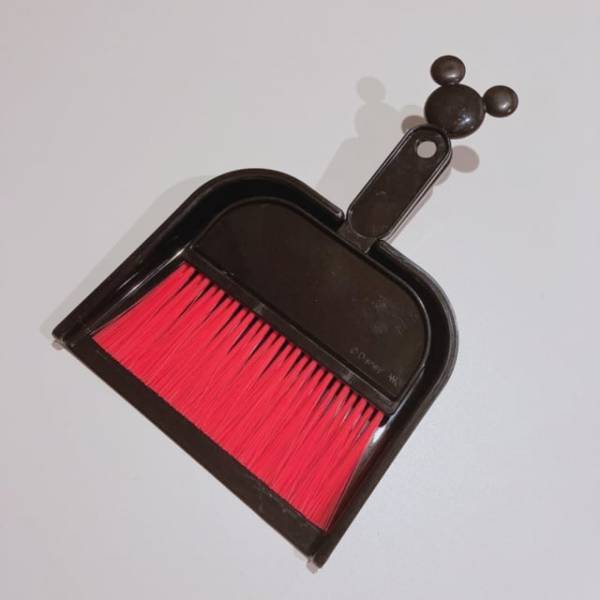 「パケ買いしたくなる可愛さ！」セリアの“ミッキーお掃除アイテム”はコンパクトで優秀♡