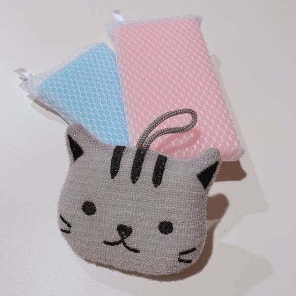 パケ買いしたくなるかわいさ♡【セリア】の“ねこ型優秀スポンジ”で家事を楽しく♪