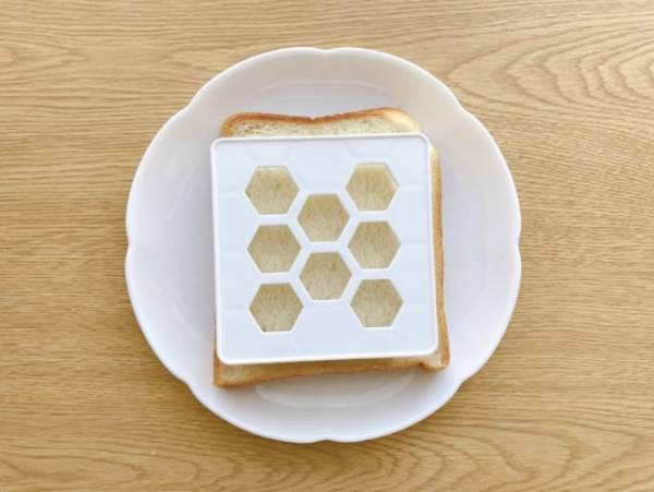 おうちカフェにぴったり♪【キャンドゥ】の“ハニートーストカッター”って知ってる？