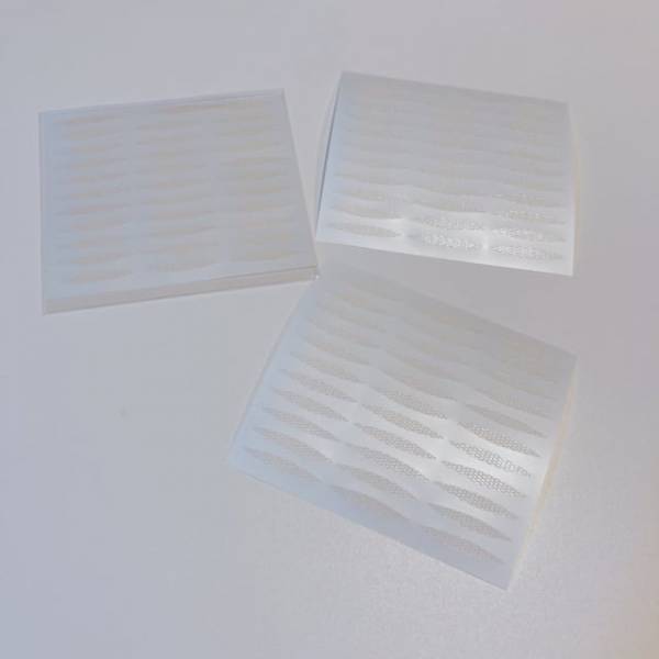 リーズナブルに試せて便利かも…！【セリア】の“アイテープ”に注目です！