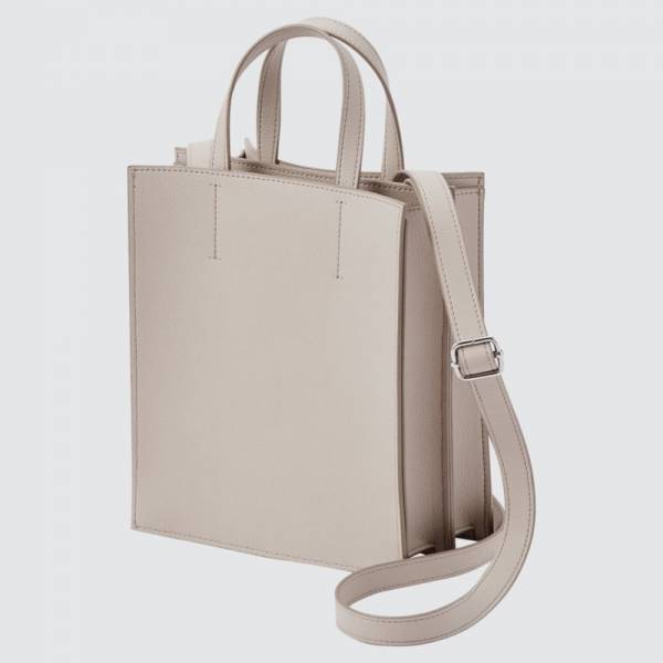 「シンプルかつ機能的なアイテムが勢揃い！？」ユニクロの“おすすめバッグ”特集