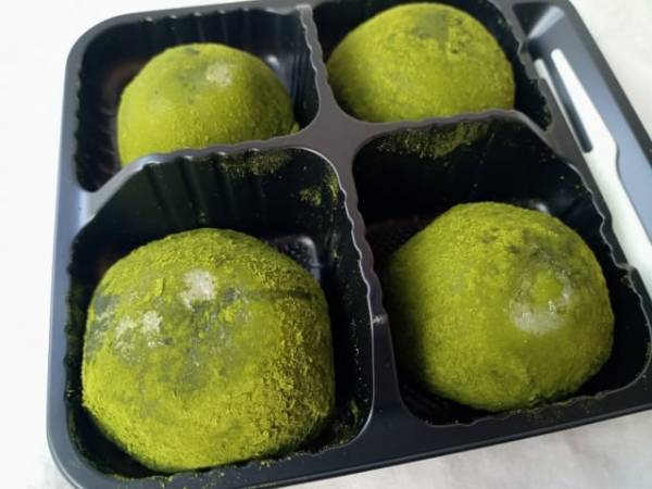 老舗茶舗が監修している本格派！【ファミマ】の新作“宇治抹茶の生チョコ餅”はもう食べた？