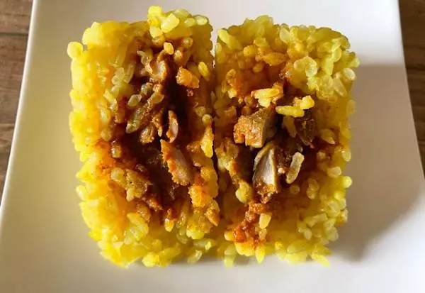 ナイルレストラン監修チキンカレーおむすび