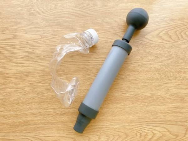 これですっきり解決♪【ダイソー】の“圧縮ペチャンコポンプ”が超便利なんです！