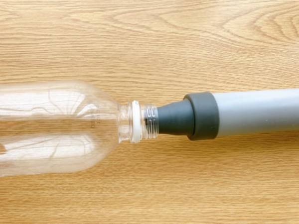 これですっきり解決♪【ダイソー】の“圧縮ペチャンコポンプ”が超便利なんです！