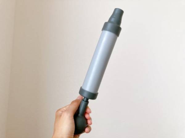 これですっきり解決♪【ダイソー】の“圧縮ペチャンコポンプ”が超便利なんです！