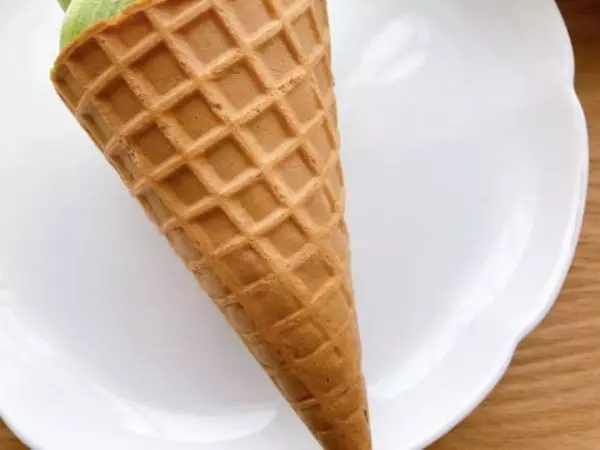 ザクザク食感のワッフルコーン！