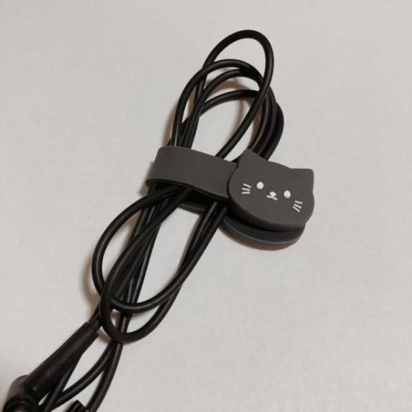 コードやケーブル、かわいくまとまる♪【セリア】の“優秀マグネットクリップ”を紹介！