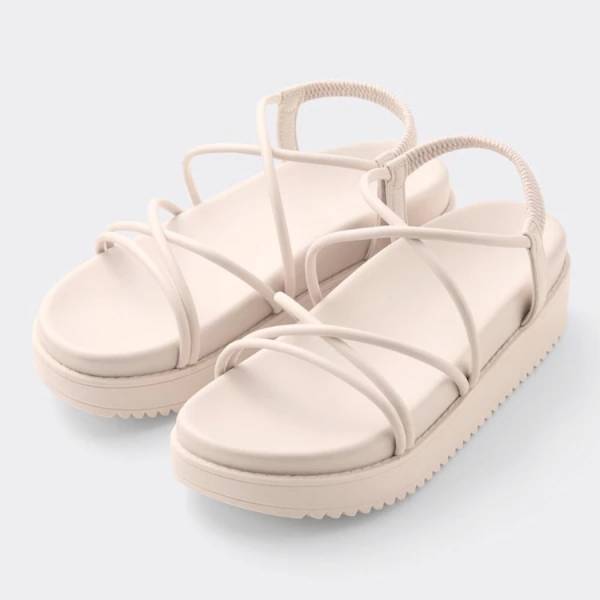 足元からトレンドをおさえるといいかも！？【GU】の“最旬サンダル”まとめ