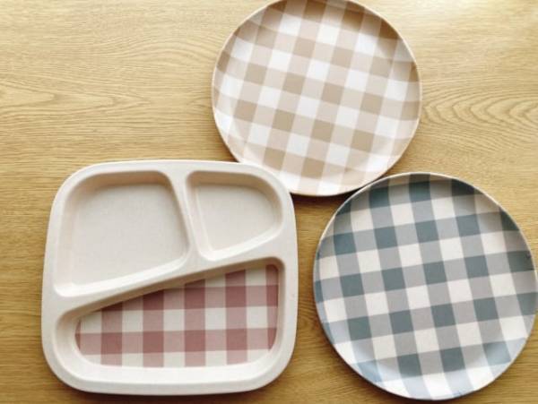 くすみカラーのチェック柄がかわいい♡【セリア】の“おしゃ見えプレート”はお値段以上の価値ありかも！？
