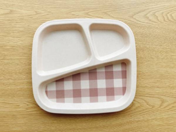 くすみカラーのチェック柄がかわいい♡【セリア】の“おしゃ見えプレート”はお値段以上の価値ありかも！？