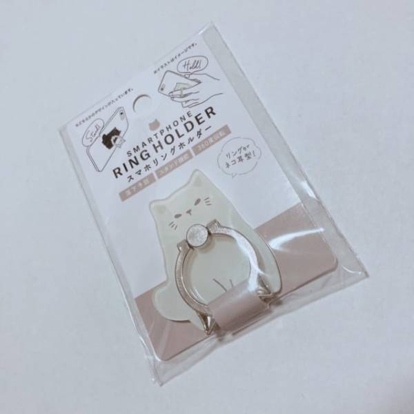 これも110円なの！？【セリア】の“にゃんこスマホリング”はスタンドとしても使えちゃう♪
