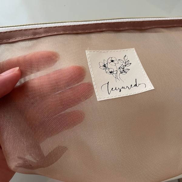 韓国風イラストがかわいい！【ダイソー】の“今どきメッシュポーチ”にキュン♡