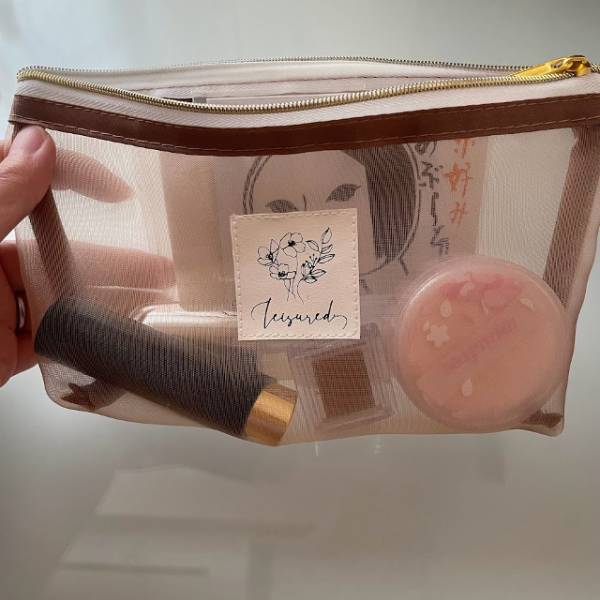 韓国風イラストがかわいい！【ダイソー】の“今どきメッシュポーチ”にキュン♡