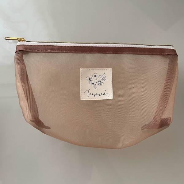 韓国風イラストがかわいい！【ダイソー】の“今どきメッシュポーチ”にキュン♡