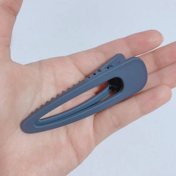 かわいくて使いやすい優れもの！？【セリア】の“ヘアクリップ”はマットな色味がかわいい♡