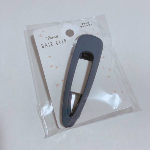 かわいくて使いやすい優れもの！？【セリア】の“ヘアクリップ”はマットな色味がかわいい♡