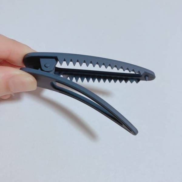 かわいくて使いやすい優れもの！？【セリア】の“ヘアクリップ”はマットな色味がかわいい♡