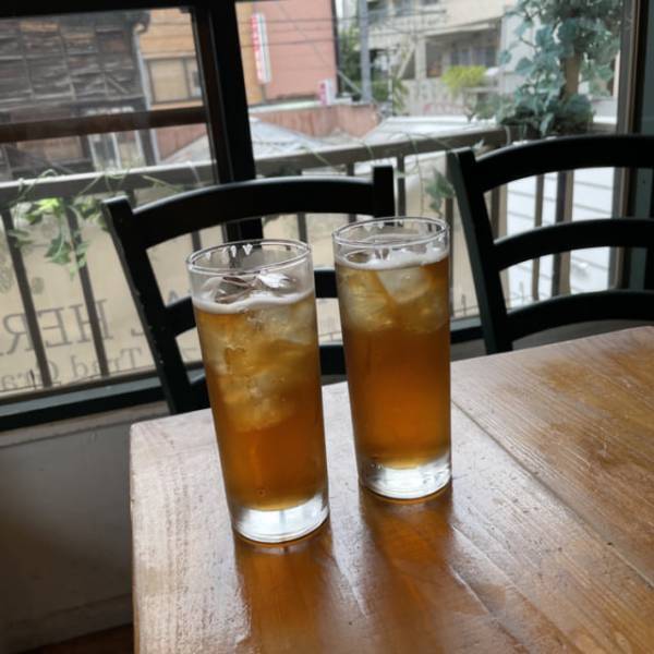 「お酒の上にお酒のアイス！？」新感覚の”大人のクリームソーダ”が三茶に誕生！