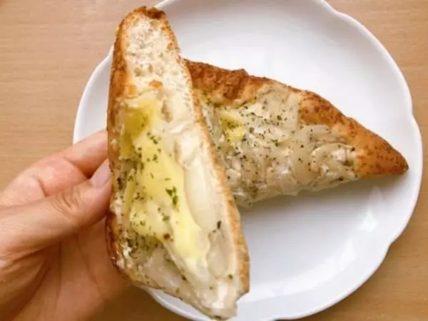 ふかふか食感の香ばしいパン生地