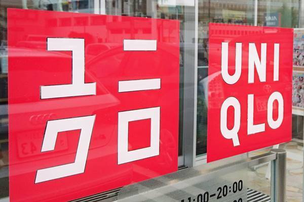 「羽織としても使える！？」きれいなスタイルが楽しめる【ユニクロ】Vネックワンピース