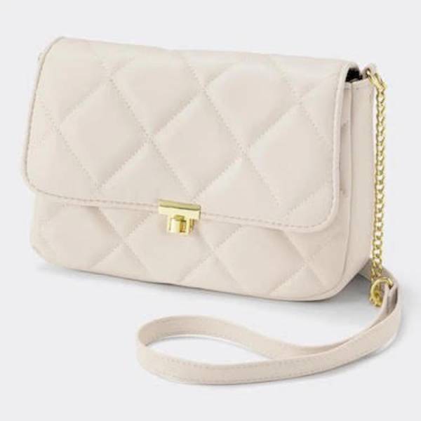 「差し色としても活躍♪」【GU】バッグは毎日のコーデに合わせやすい！