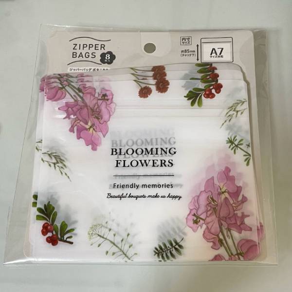 「ポーチ代わりにも♪」【セリア】ボタニカル側ジッパーバッグで小物をひとまとめに！