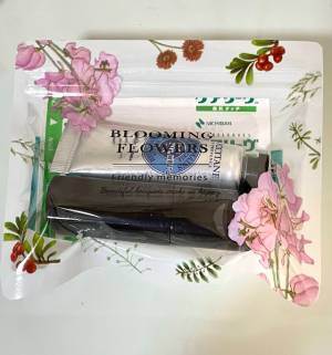 「ポーチ代わりにも♪」【セリア】ボタニカル側ジッパーバッグで小物をひとまとめに！