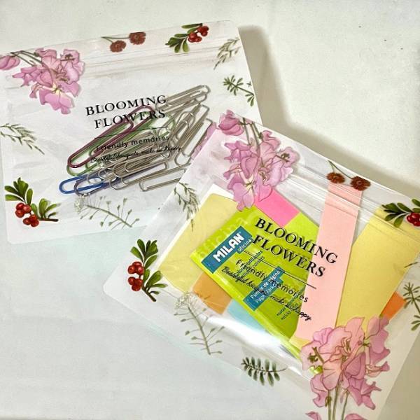 「ポーチ代わりにも♪」【セリア】ボタニカル側ジッパーバッグで小物をひとまとめに！