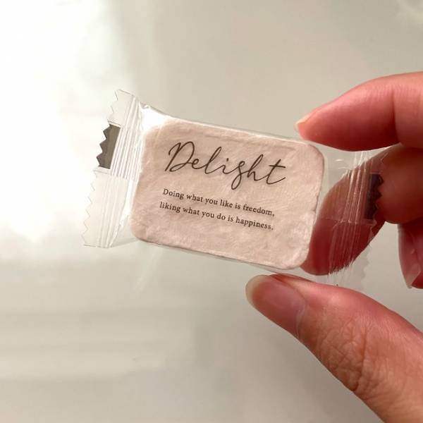 「見た目はお菓子のタブレット！？」【キャンドゥ】緊急時に備えておきたい”圧縮タオル”