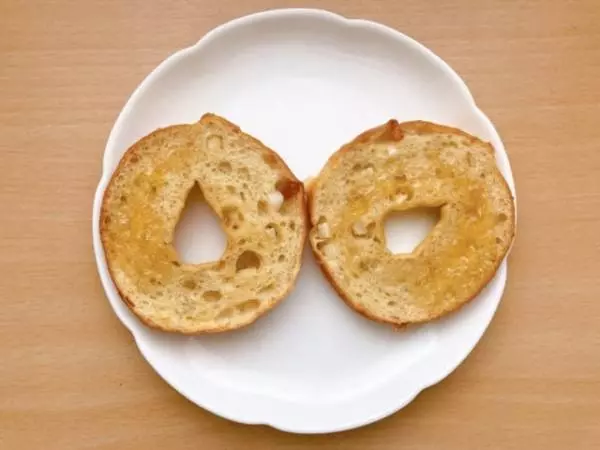 ほろ苦いレモンピールがいいアクセントに◎