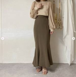 夏でも秋らしい雰囲気。”シアーアイテム”を使った「淡色コーデ」まとめ