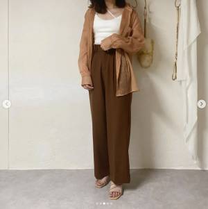 夏でも秋らしい雰囲気。”シアーアイテム”を使った「淡色コーデ」まとめ