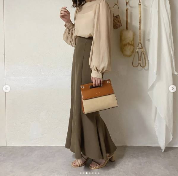 夏でも秋らしい雰囲気。”シアーアイテム”を使った「淡色コーデ」まとめ